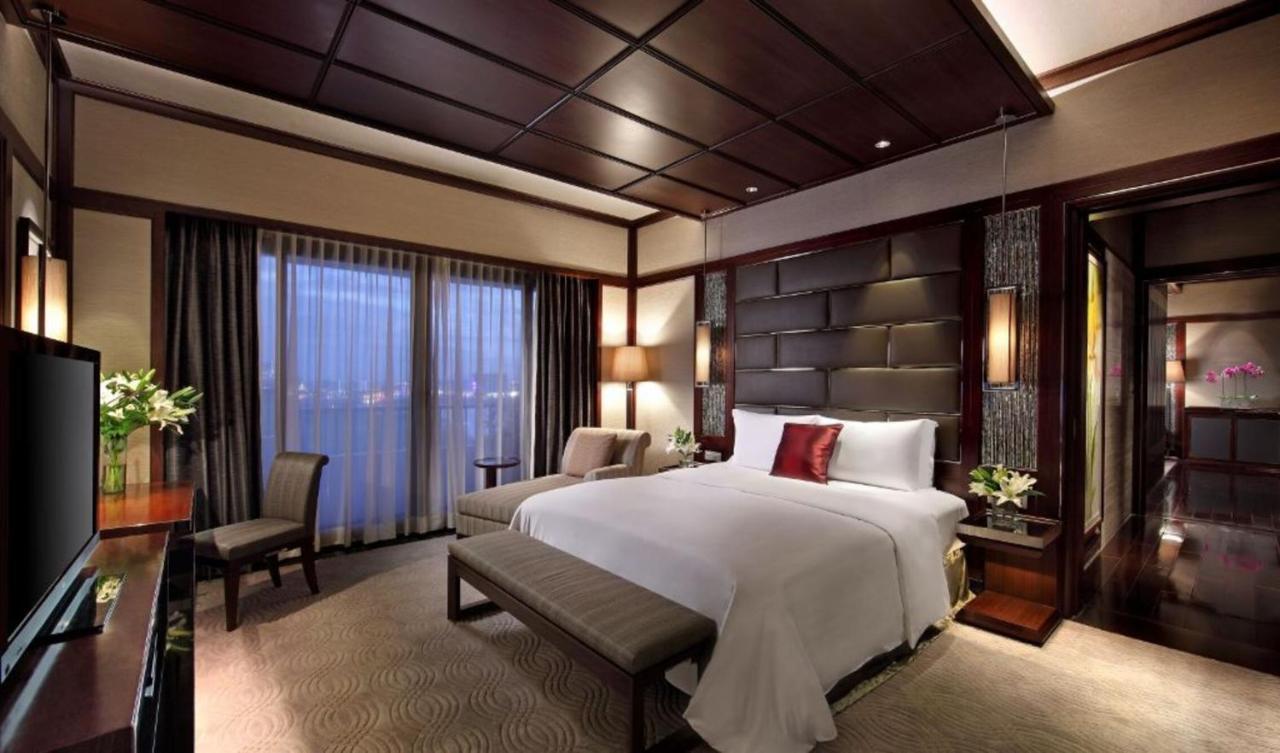 Sofitel Philippine Plaza Manila 5*