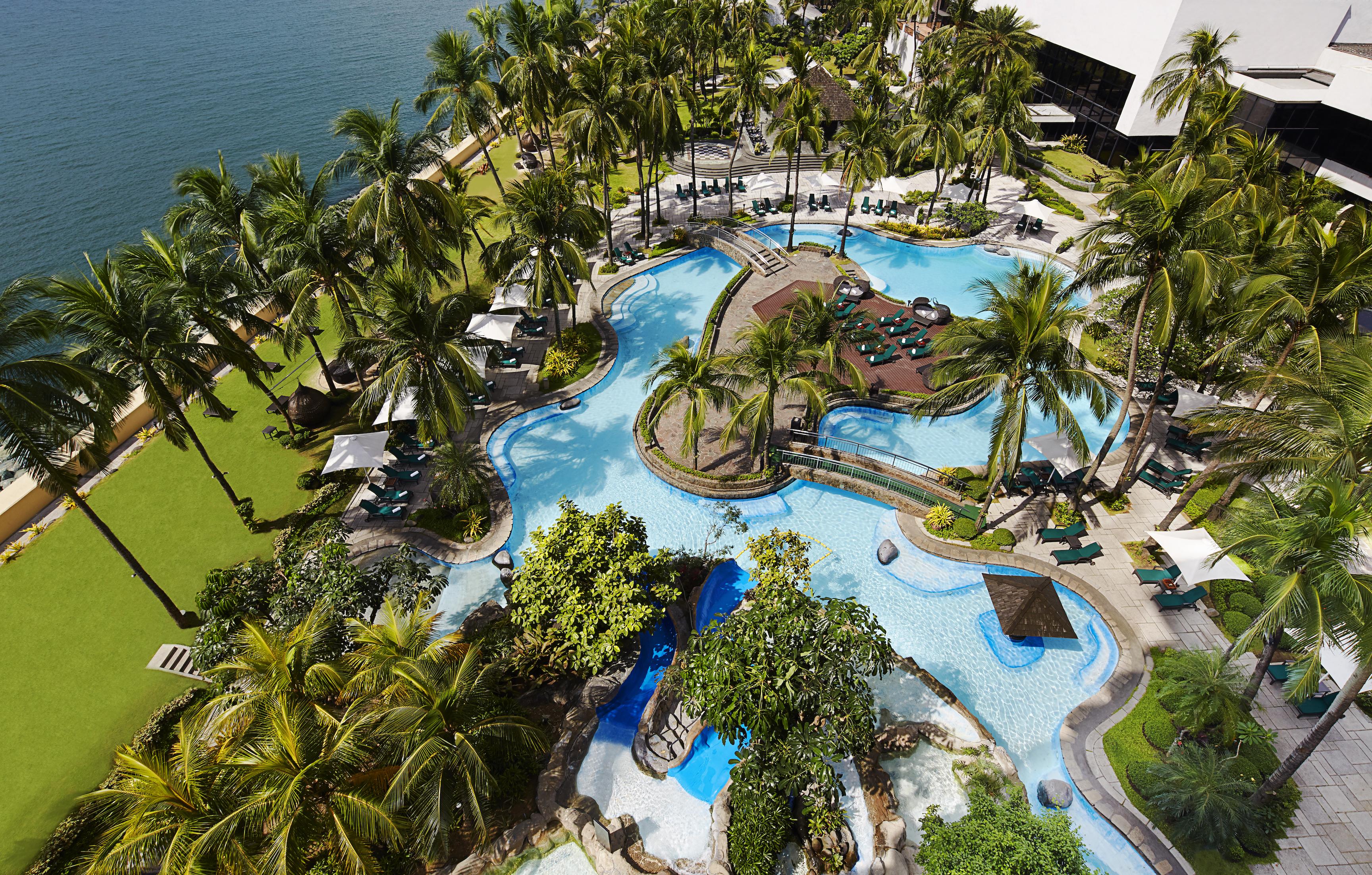 Sofitel Philippine Plaza Manila 5*