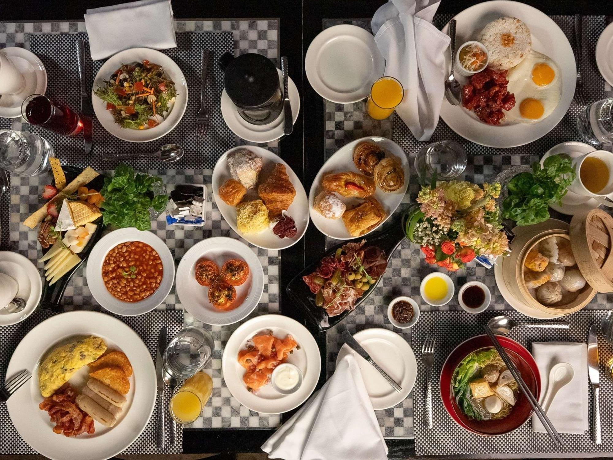 Sofitel Philippine Plaza Manila Hotel 5*
