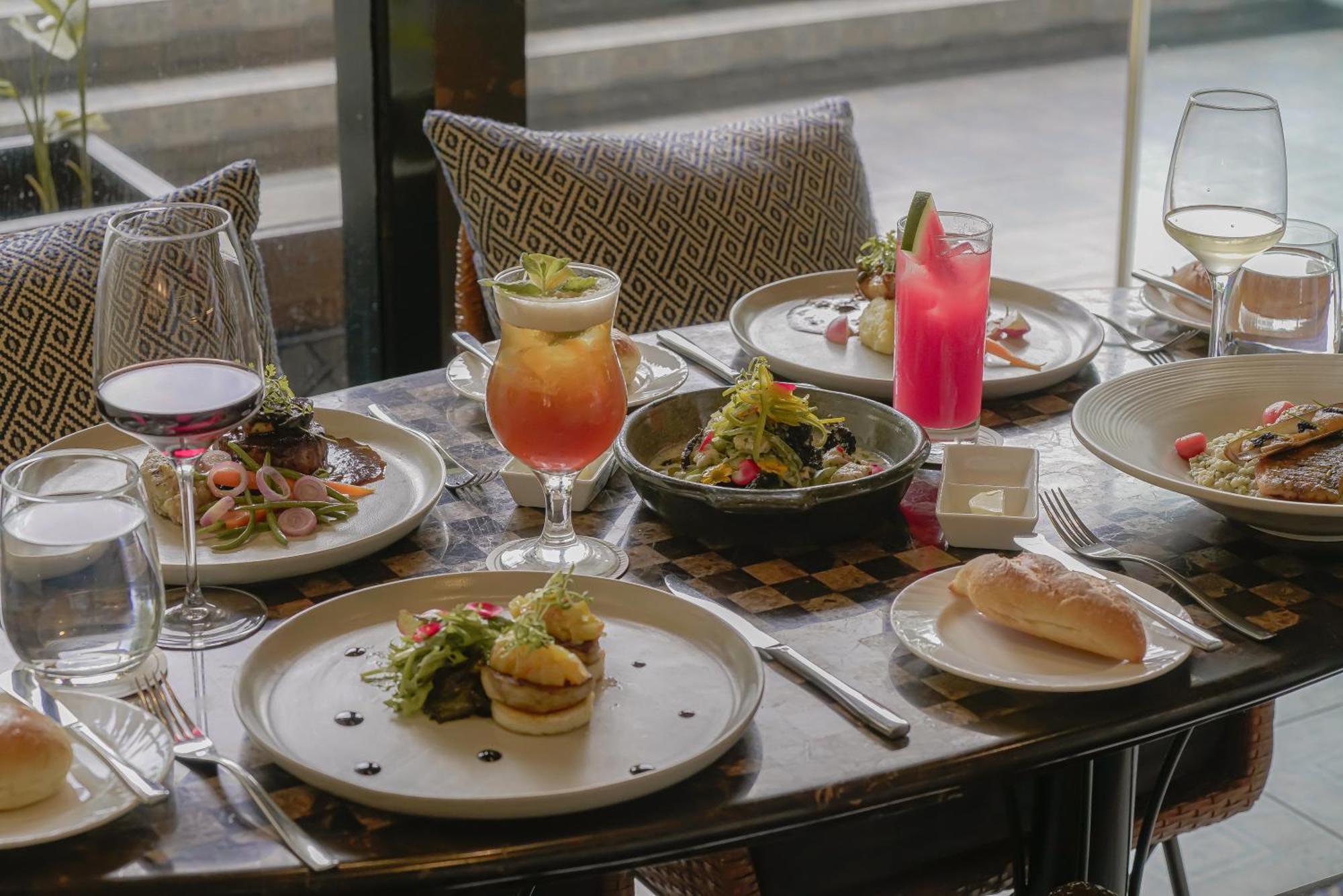 Sofitel Philippine Plaza Manila 5*